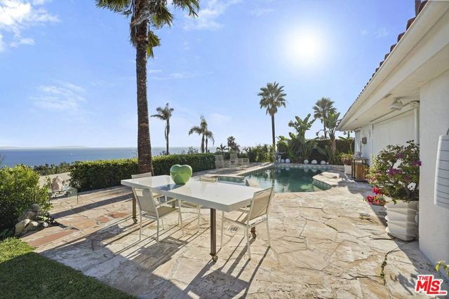 16906 Enchanted Place, Pacific Palisades, CA 90272