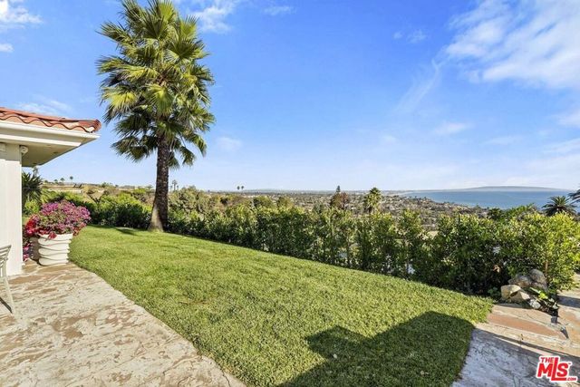 16906 Enchanted Place, Pacific Palisades, CA 90272