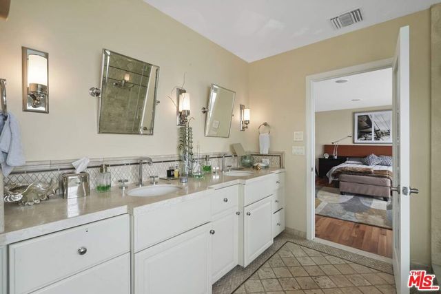 16906 Enchanted Place, Pacific Palisades, CA 90272