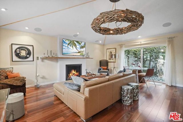 16906 Enchanted Place, Pacific Palisades, CA 90272