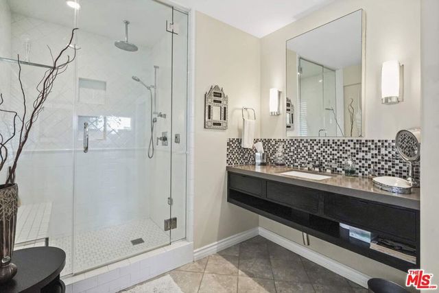 16906 Enchanted Place, Pacific Palisades, CA 90272