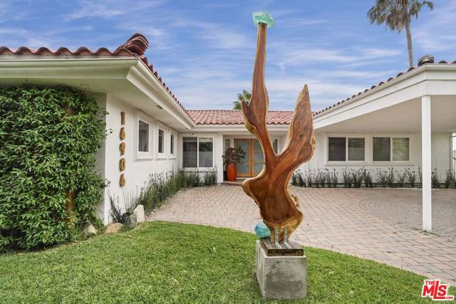 16906 Enchanted Place, Pacific Palisades, CA 90272