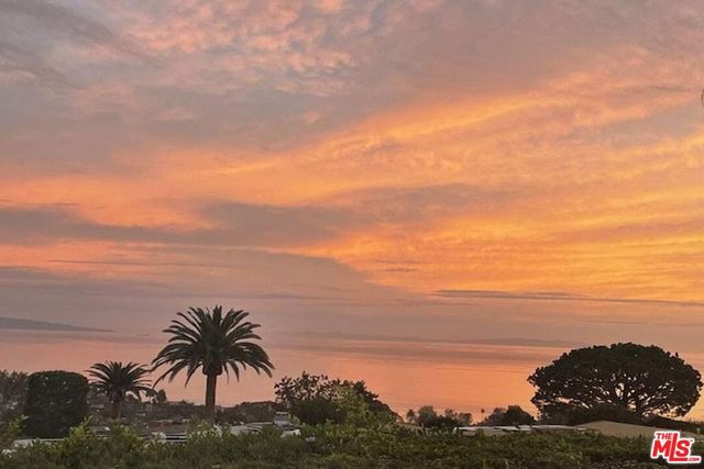 16906 Enchanted Place, Pacific Palisades, CA 90272