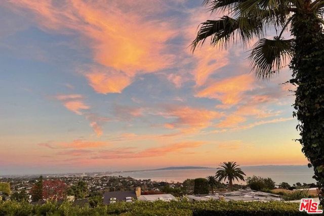 16906 Enchanted Place, Pacific Palisades, CA 90272