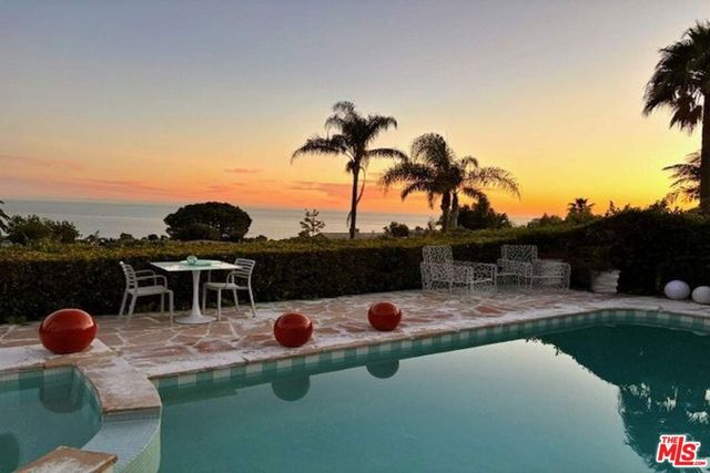 16906 Enchanted Place, Pacific Palisades, CA 90272