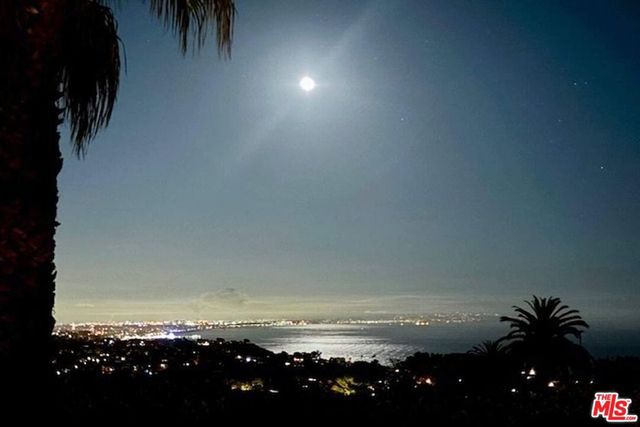 16906 Enchanted Place, Pacific Palisades, CA 90272