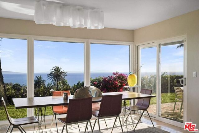 16906 Enchanted Place, Pacific Palisades, CA 90272