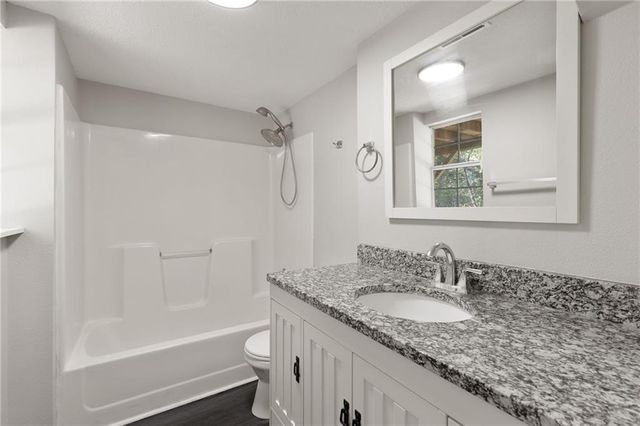 137 SE 611 Road, Warrensburg, MO 64093