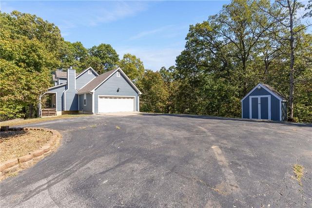 137 SE 611 Road, Warrensburg, MO 64093