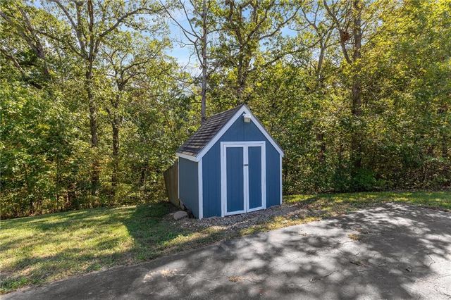 137 SE 611 Road, Warrensburg, MO 64093