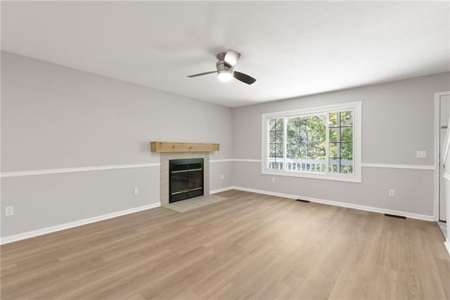 137 SE 611 Road, Warrensburg, MO 64093