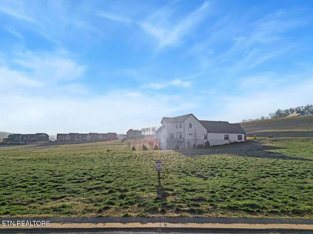 5220 Old Club Rd, Loudon, TN 37774