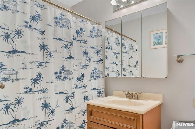 555 North Avenue 12 A, Fort Lee, NJ 07024