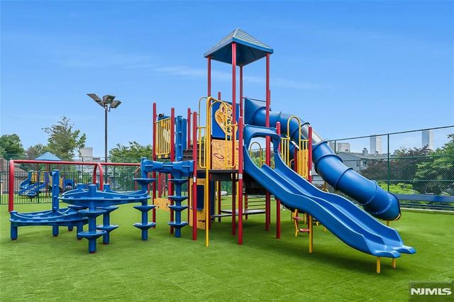 555 North Avenue 12 A, Fort Lee, NJ 07024