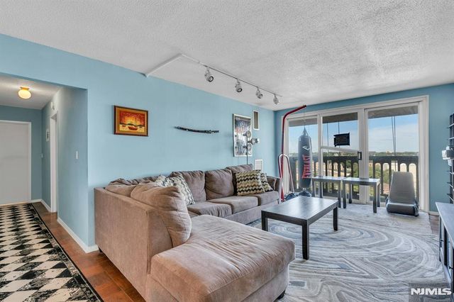 555 North Avenue 12 A, Fort Lee, NJ 07024