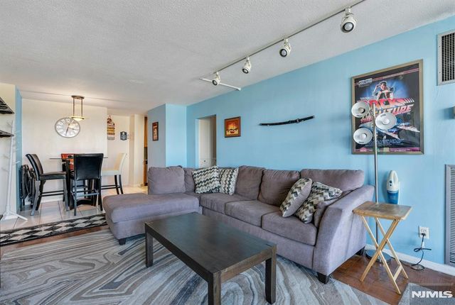 555 North Avenue 12 A, Fort Lee, NJ 07024