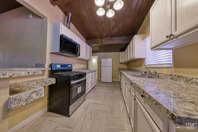3300 Bucknell Street, Bakersfield, CA 93305