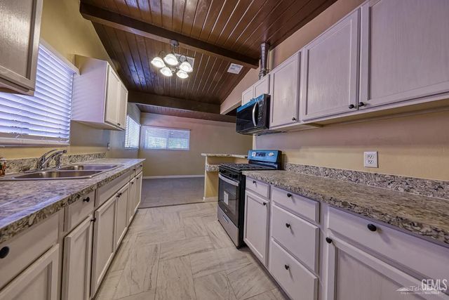 3300 Bucknell Street, Bakersfield, CA 93305