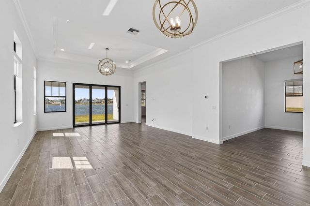 473 SE Fascino Circle, Port St. Lucie, FL 34984