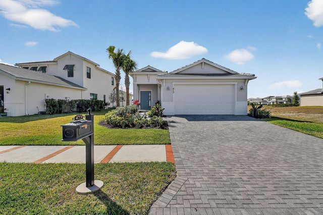 473 SE Fascino Circle, Port St. Lucie, FL 34984
