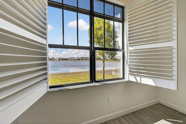 473 SE Fascino Circle, Port St. Lucie, FL 34984