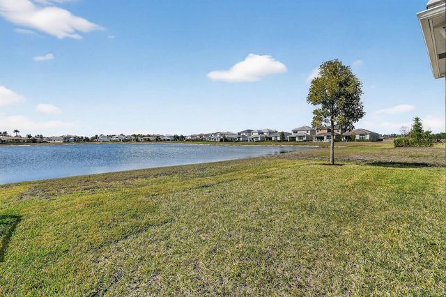 473 SE Fascino Circle, Port St. Lucie, FL 34984