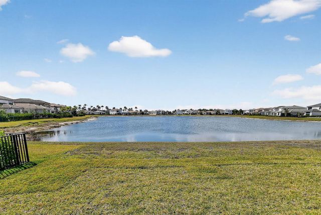 473 SE Fascino Circle, Port St. Lucie, FL 34984