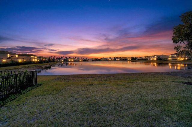 473 SE Fascino Circle, Port St. Lucie, FL 34984