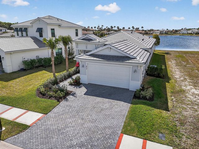 473 SE Fascino Circle, Port St. Lucie, FL 34984