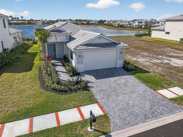 473 SE Fascino Circle, Port St. Lucie, FL 34984