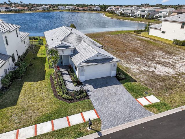 473 SE Fascino Circle, Port St. Lucie, FL 34984