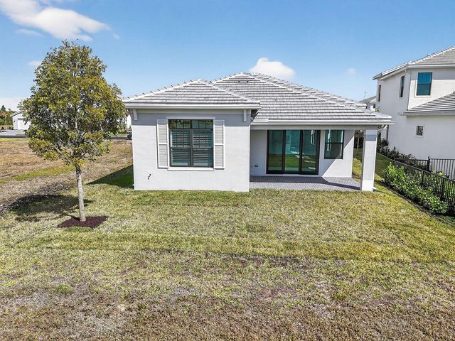 473 SE Fascino Circle, Port St. Lucie, FL 34984