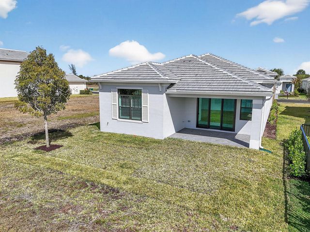 473 SE Fascino Circle, Port St. Lucie, FL 34984