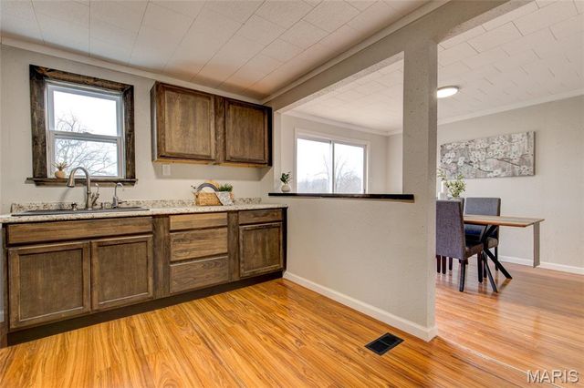 255 Tanoak Avenue, Shipman, IL 62685