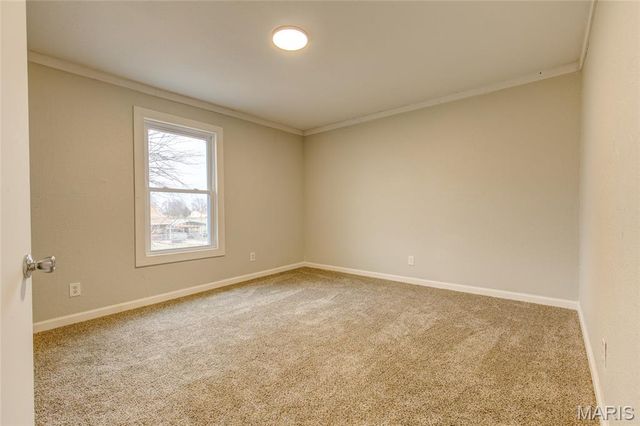 255 Tanoak Avenue, Shipman, IL 62685