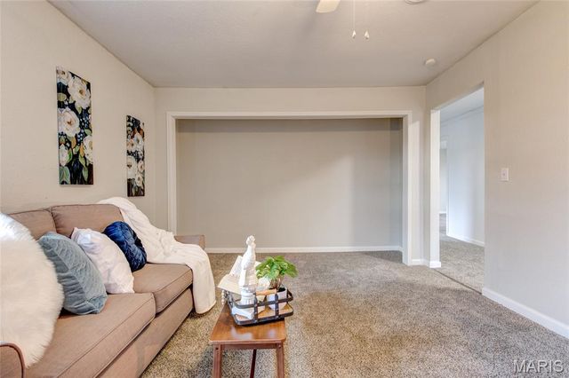 255 Tanoak Avenue, Shipman, IL 62685