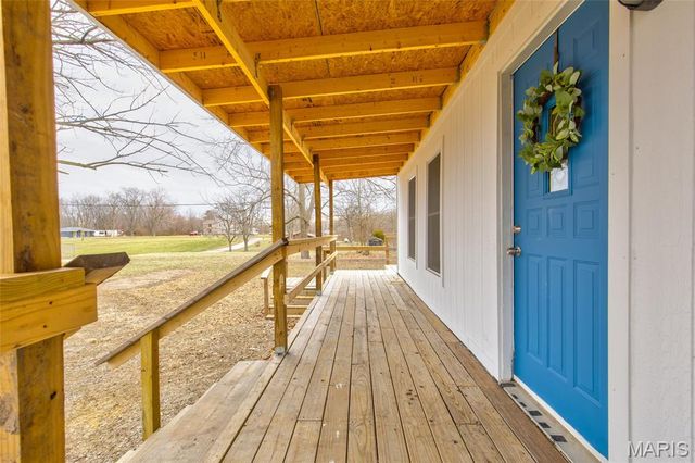 255 Tanoak Avenue, Shipman, IL 62685