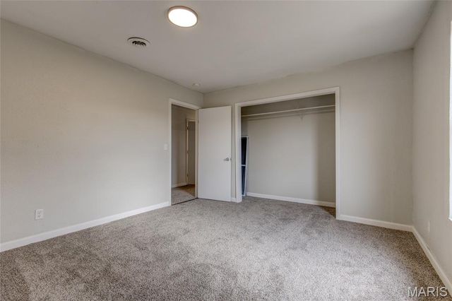 255 Tanoak Avenue, Shipman, IL 62685