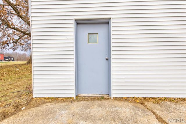 255 Tanoak Avenue, Shipman, IL 62685