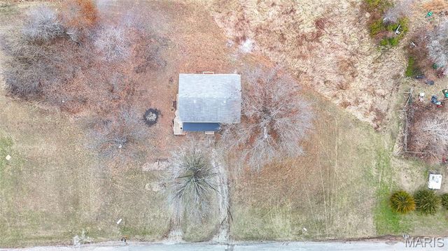 255 Tanoak Avenue, Shipman, IL 62685