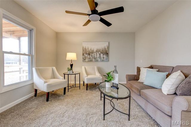 255 Tanoak Avenue, Shipman, IL 62685