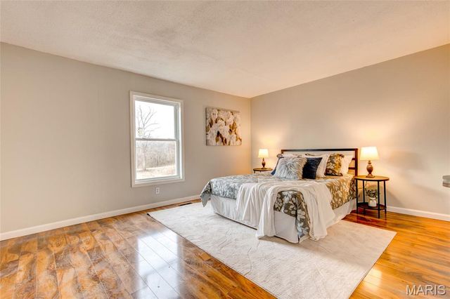 255 Tanoak Avenue, Shipman, IL 62685