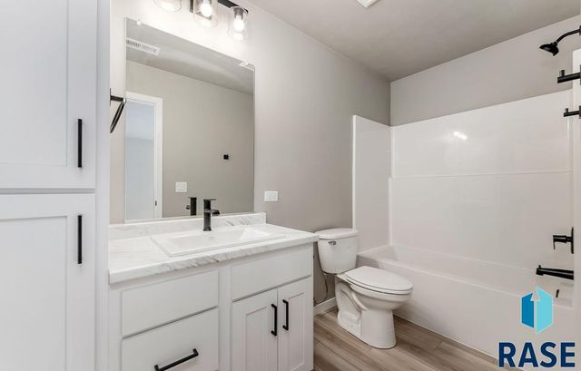 5004 S Hero Ave Avenue, Sioux Falls, SD 57108