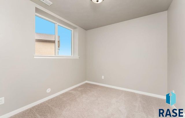 5004 S Hero Ave Avenue, Sioux Falls, SD 57108
