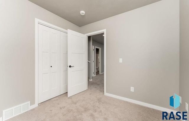 5004 S Hero Ave Avenue, Sioux Falls, SD 57108