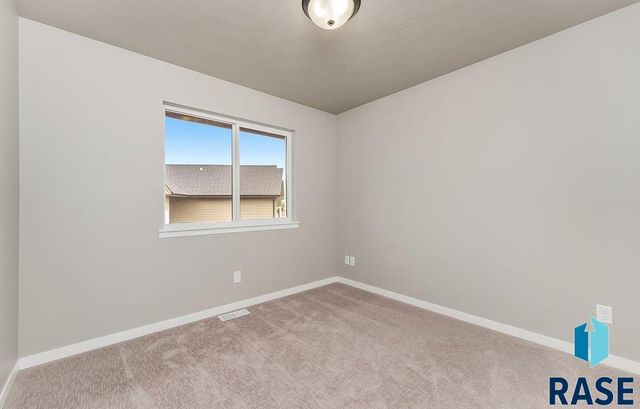 5004 S Hero Ave Avenue, Sioux Falls, SD 57108