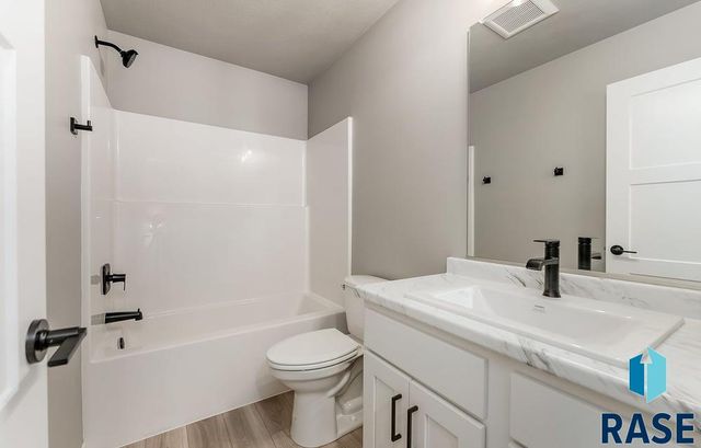 5004 S Hero Ave Avenue, Sioux Falls, SD 57108