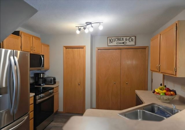 13151 Meadowood Way NW 136NW, Coon Rapids, MN 55448