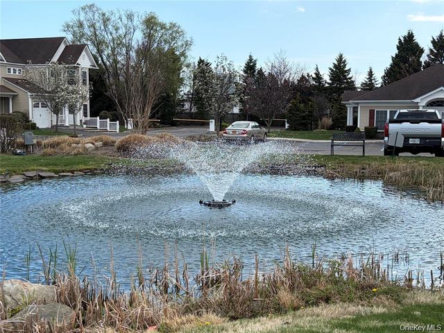 22 Meadow Court, Oakdale, NY 11769