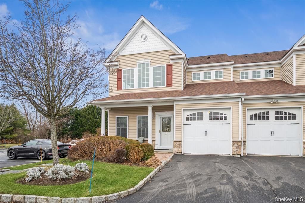 22 Meadow Court, Oakdale, NY 11769